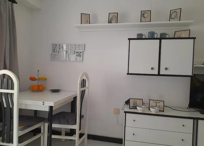 Cosy 200m From The Sea شقة تورّيفيِخا