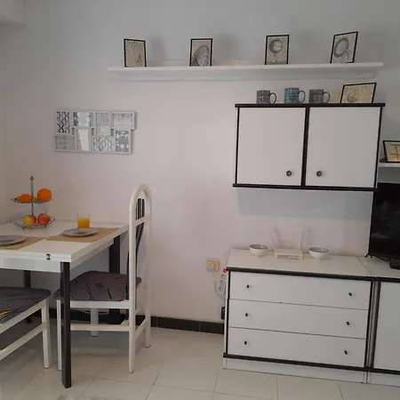 Cosy 200m From The Sea Διαμέρισμα